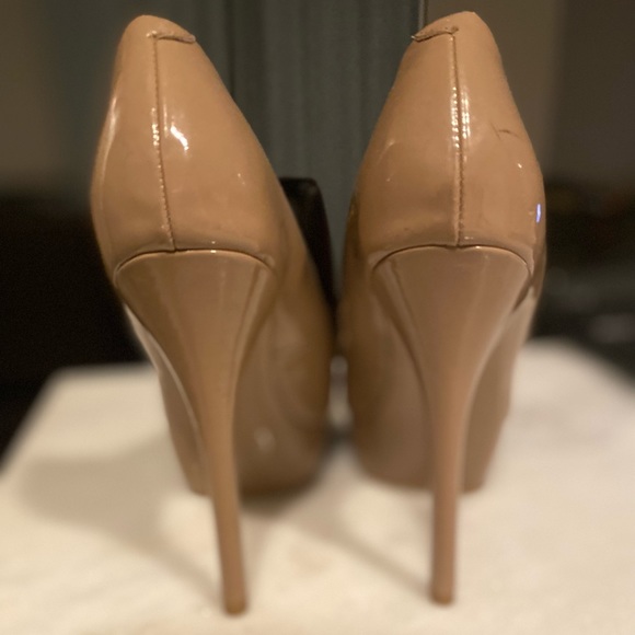 Nude Pumps - Picture 3 of 3